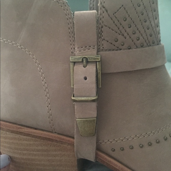 Vince camuto  booties - Picture 6 of 8